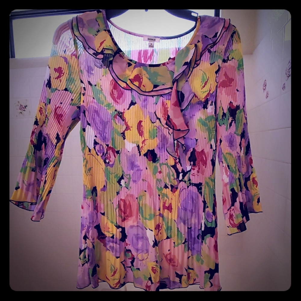 Floral multicolored top